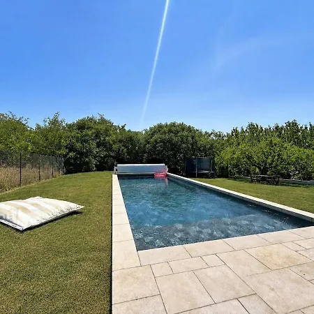 Villa With Pool, Quiet And Not Overlooked Venerieu