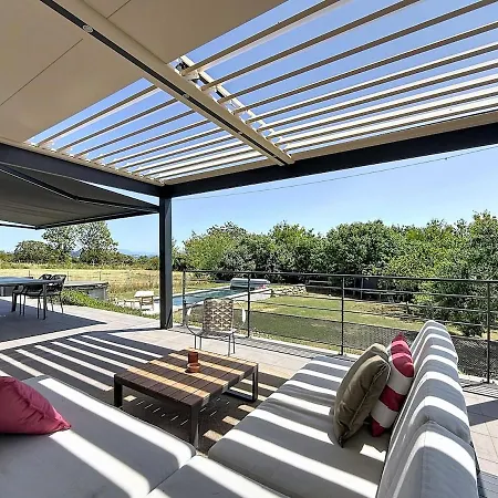 With Pool, Quiet And Not Overlooked Villa Venerieu