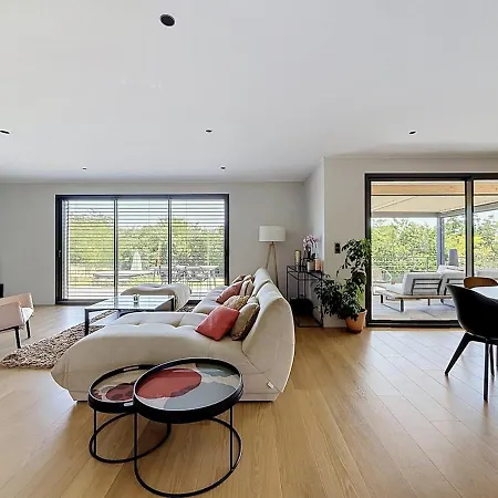 With Pool, Quiet And Not Overlooked Villa *