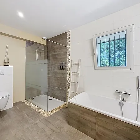 With Pool, Quiet And Not Overlooked Villa