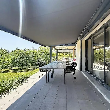 With Pool, Quiet And Not Overlooked * Venerieu